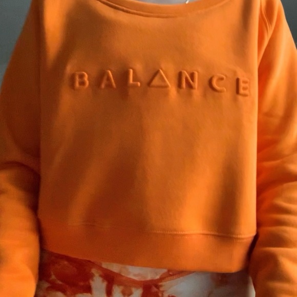 Balance Athletica Essence Crew - Mango - Picture 2 of 4
